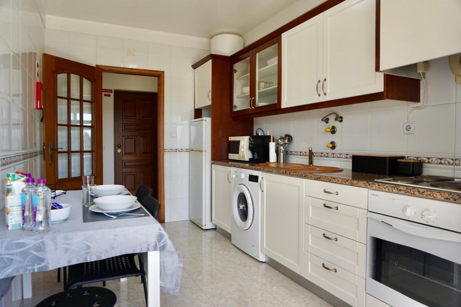 Апартаменти Cozy Alvor Retreat - Sunset Balcony, Wi-Fi & Ac Екстер'єр фото